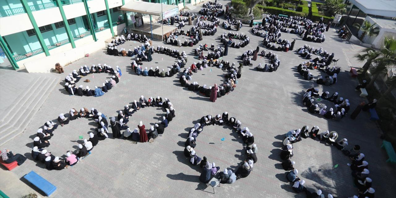 Teneffüs arasında 30 halkada, Kur'an-ı Kerim’i hatmi