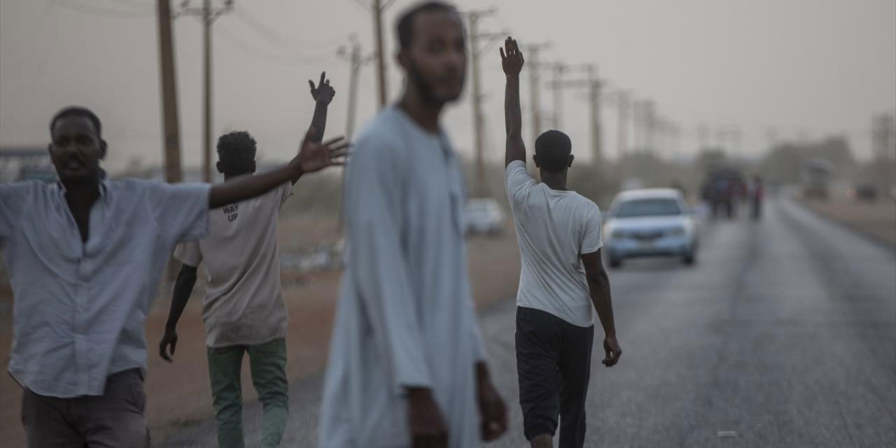 Sudan'da yol keserek iftara davet geleneği