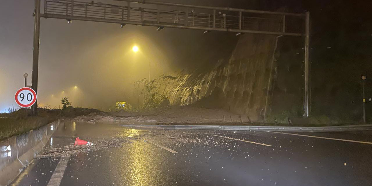 TEM Otoyolu'nda meydana gelen heyelan nedeniyle Ankara-İstanbul yönü trafiğe kapatıldı