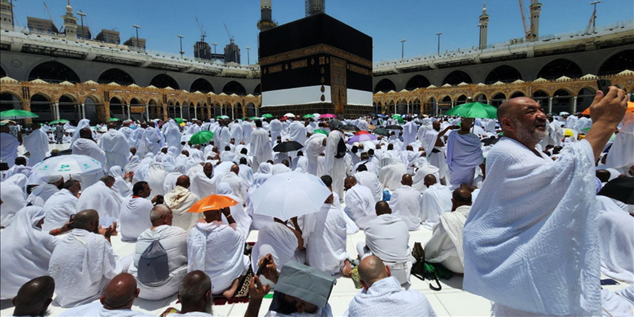 Kabe'de Cuma namazında Türkiye ve Suriye'deki depremzedeler için dua