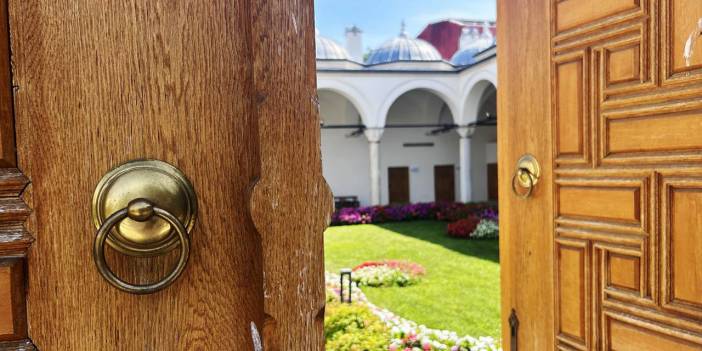 Bir dönem ahır olarak kullanılan Medrese Davutpaşa'nın kapıları öğrencilere açıldı