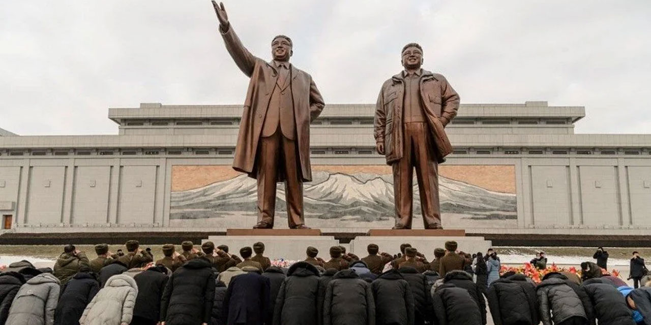 Afet yaşayan Kuzey Kore'nin önceliği Kim hanedanının heykellerini korumak!