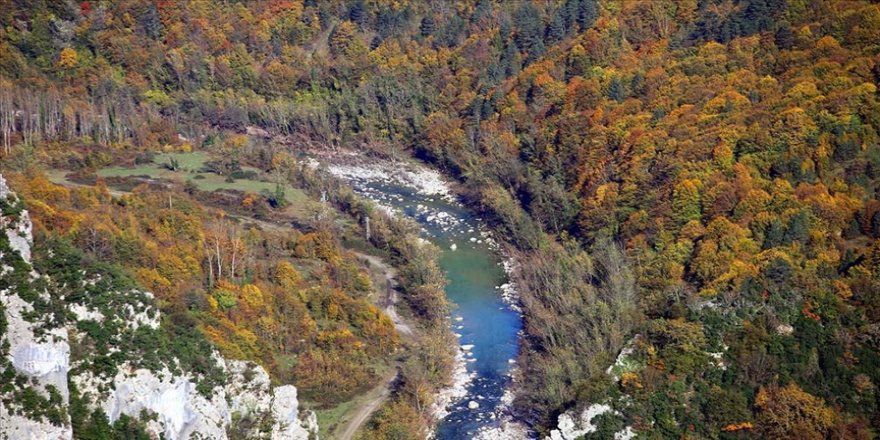 Loç Vadisi sonbahar renkleriyle ziyaretçilerini bekliyor