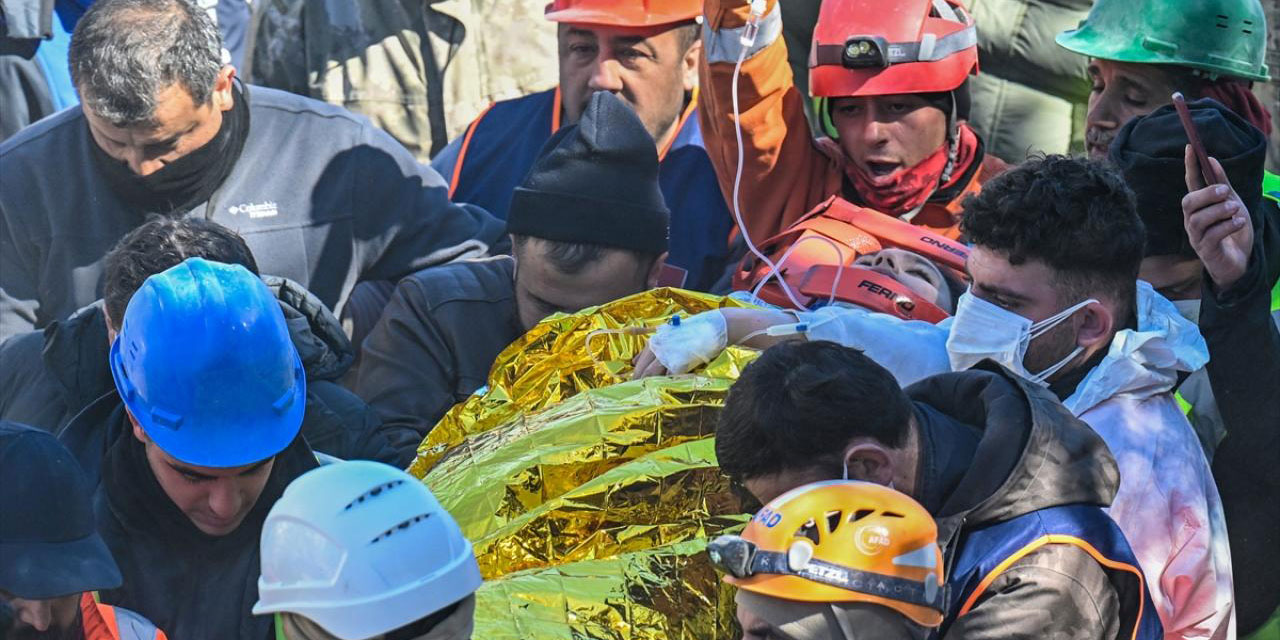 Doktorlar şaşırdı, enkazdan 248 saat sonra çıkan kızın iyi durumu, tıbben izah edilemiyor