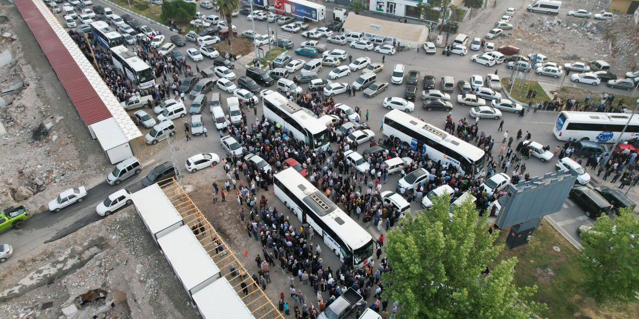 Deprem bölgesinden ilk hac kafilesi uğurlandı