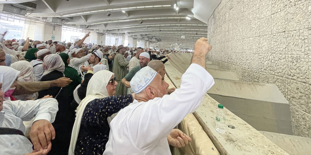 Hacılar, Kurban Bayramı'nın üçüncü gününde de şeytan taşladı