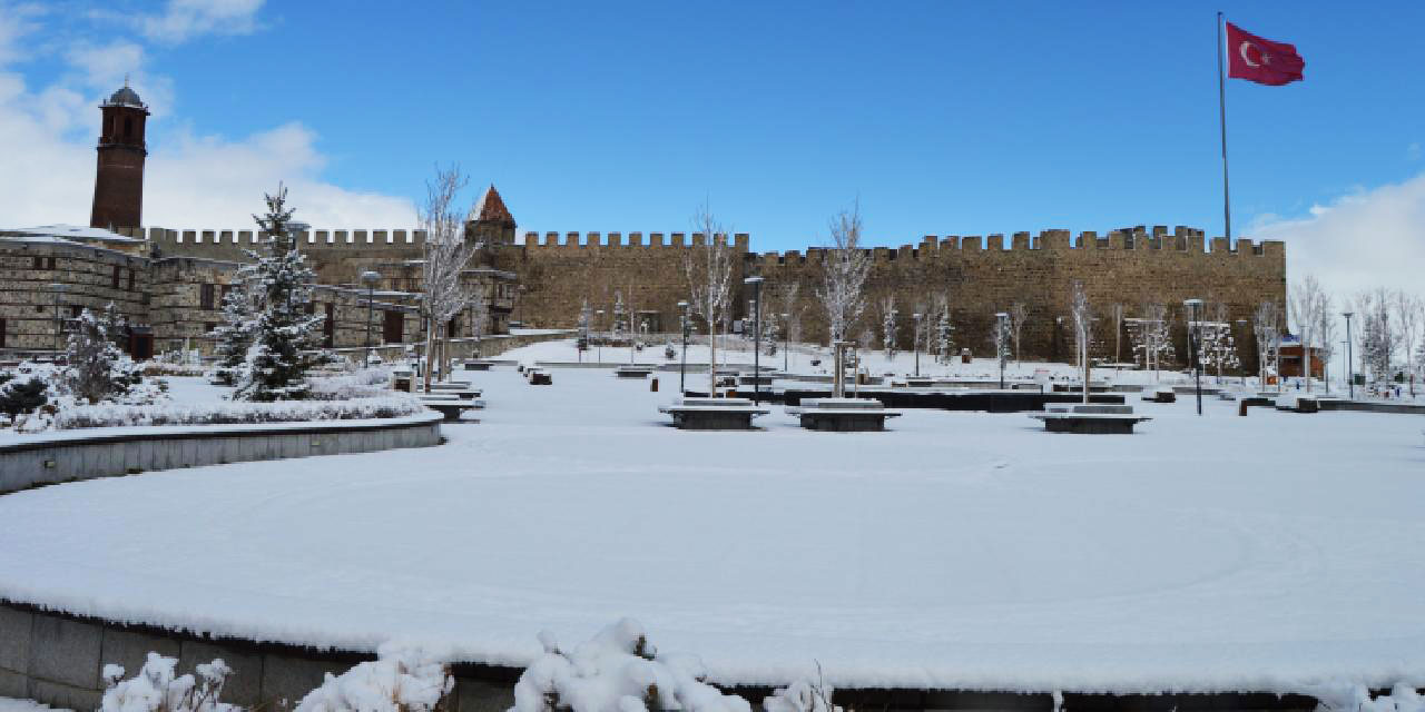 Erzurum, ilkbaharda beyaz rahmete büründü