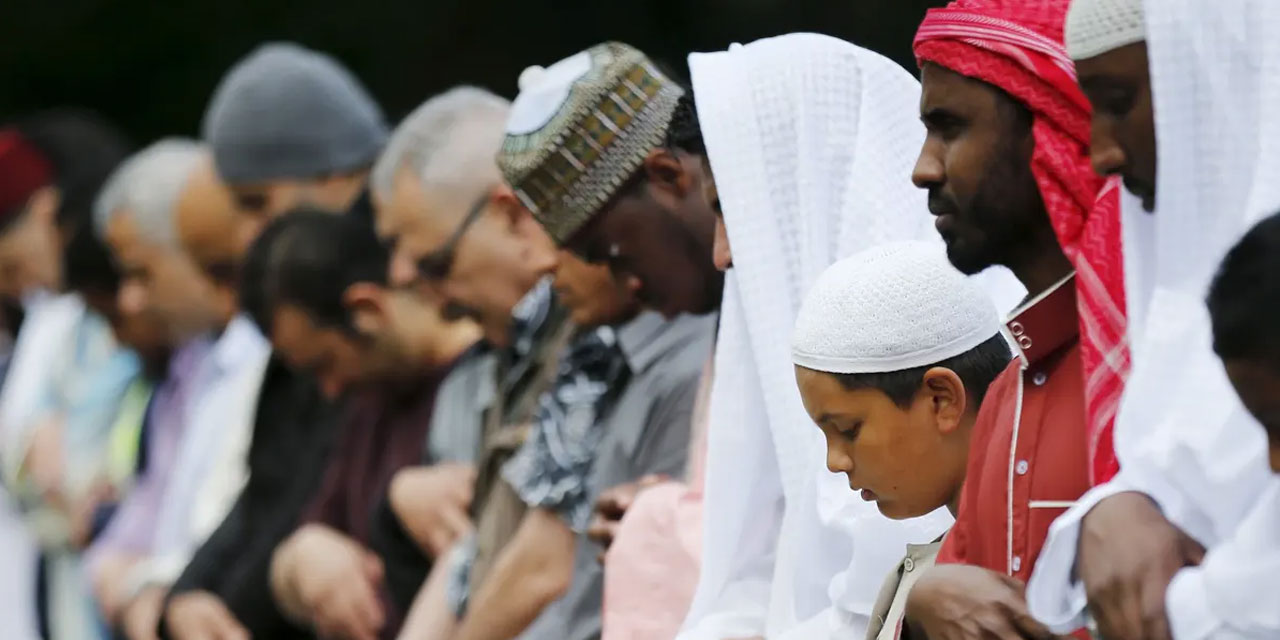 İngiltere'de Hristiyanlık azalırken İslamiyet ve ateizm yükseliyor