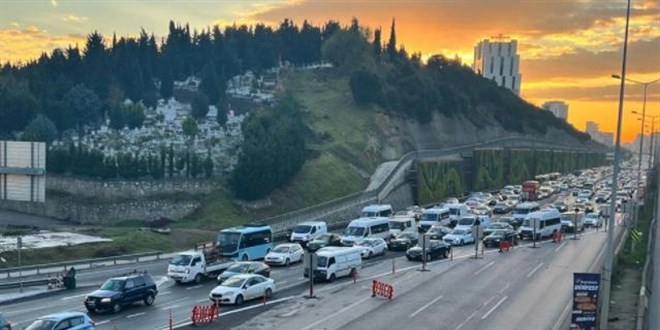 Tekirdağ-İstanbul kara yolunda dönüş yoğunluğu