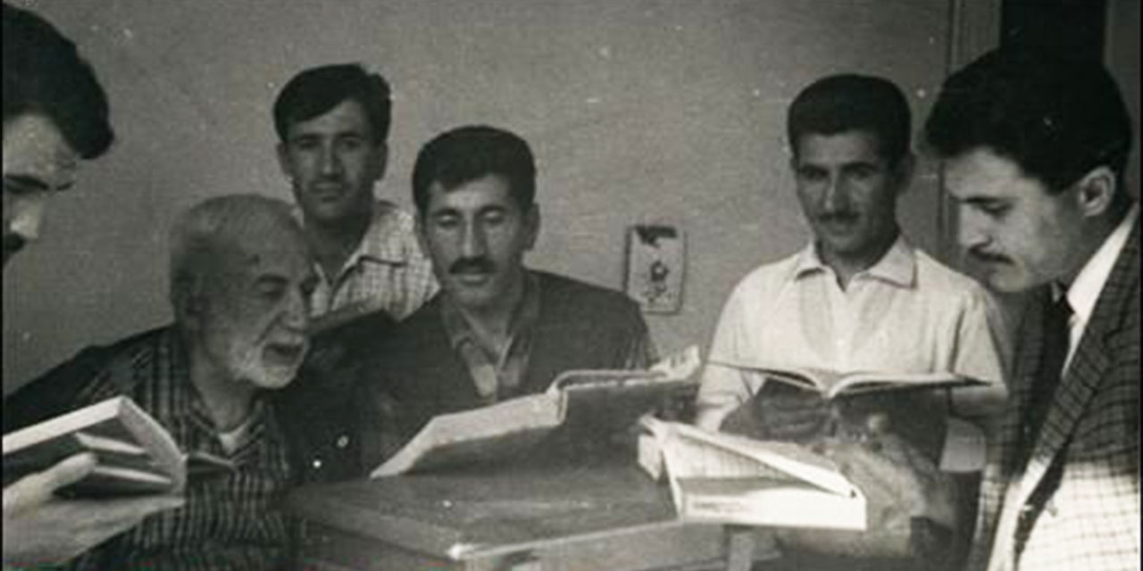 Heyhât, bizler arpa ambarı içinde açlıktan ölen tavuklara benzeriz