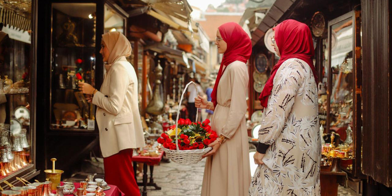 Bosna'da Selam ya Resulallah etkinliği: Sokaklar temizlendi, yemekler hazırlandı