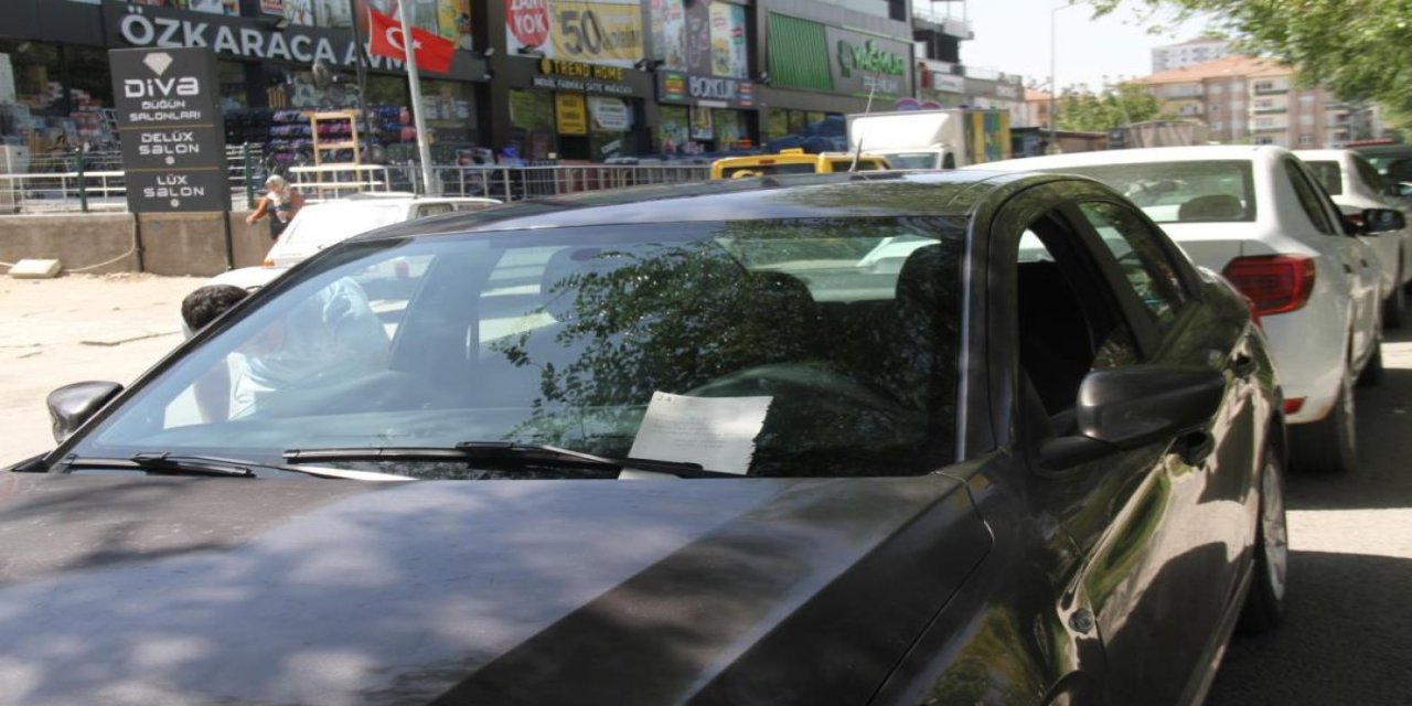 Çarptığı araca not bıraktı: Masrafınızı karşılayabilirim