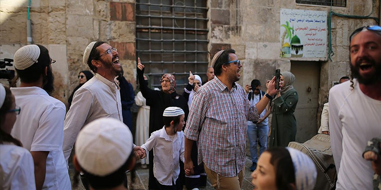 İşgalci İsrailliler Peygamberimiz Hz. Muhammed'e (asm) küfürler ettiler