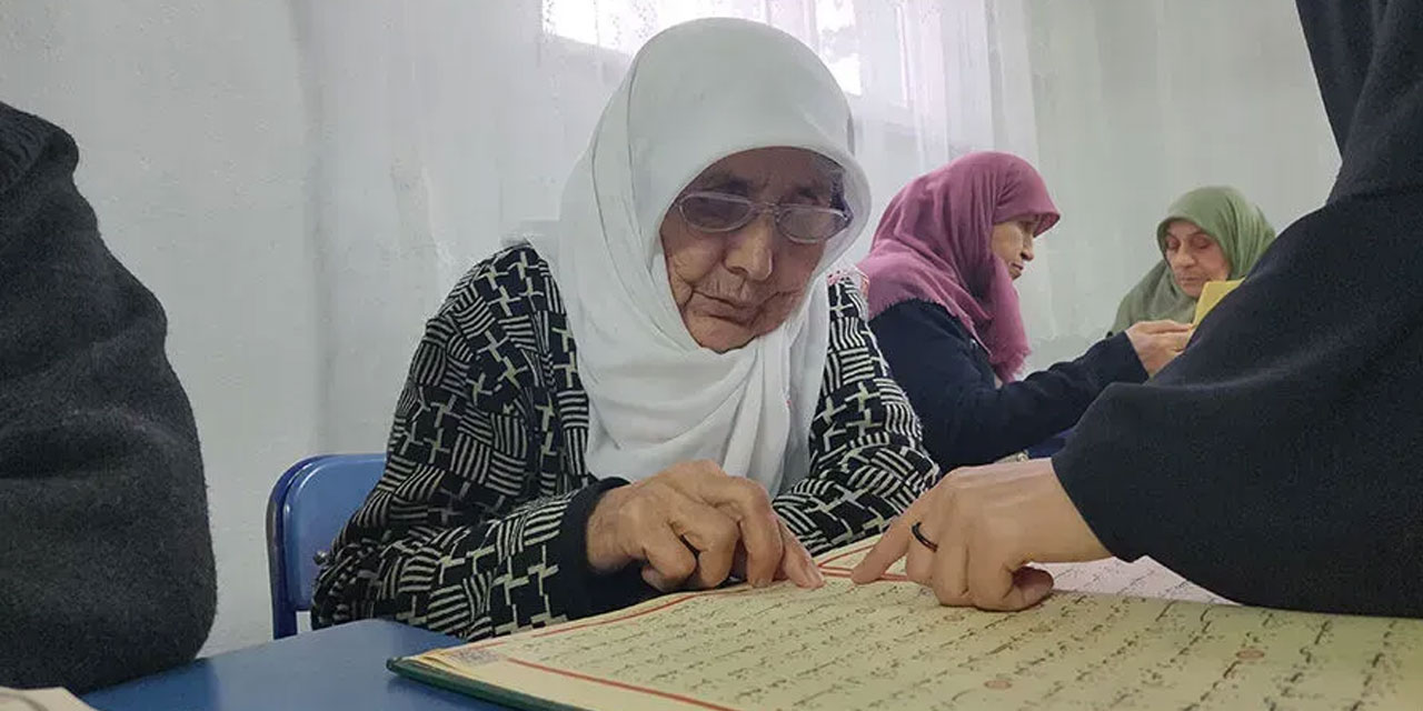 Teslime nineye Maşallah! 82 yaşında Kur'an öğrendi