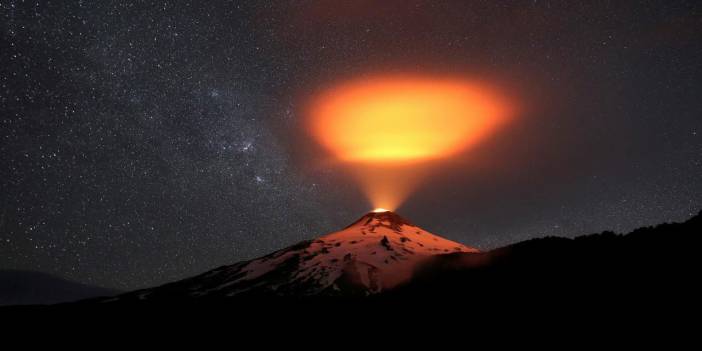 Reykjanes Yarımadası'nda bulunan yanardağ patladı: Muhteşem Kudret!