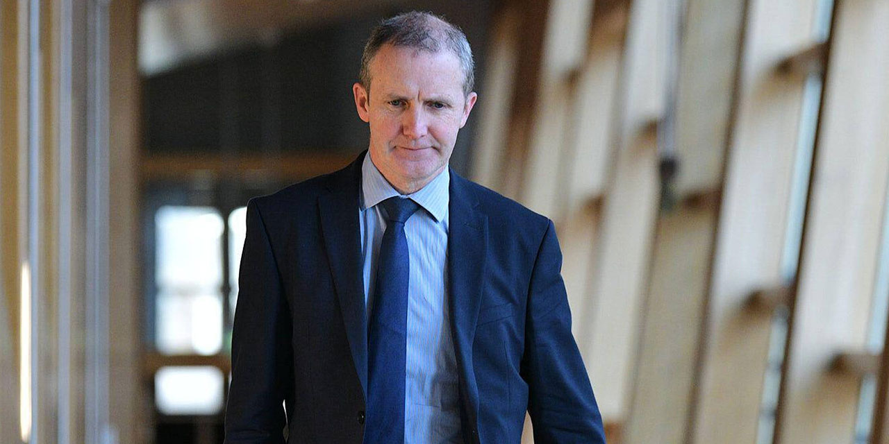 İskoçya Sağlık Bakanı, çocukları devletin iPad'ini kullandı diye istifa etti