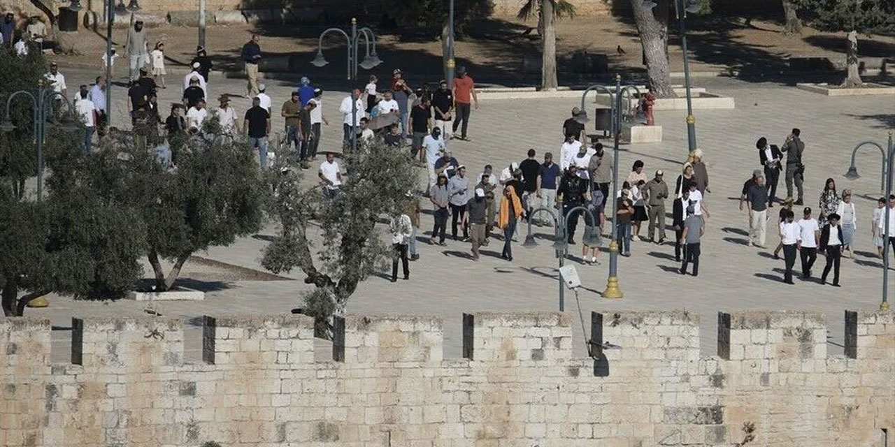 Mescid-i Aksa'ya sabahtan beri baskın düzenleyen hırsız israillilerin sayısı 3 bin 200'ü aştı