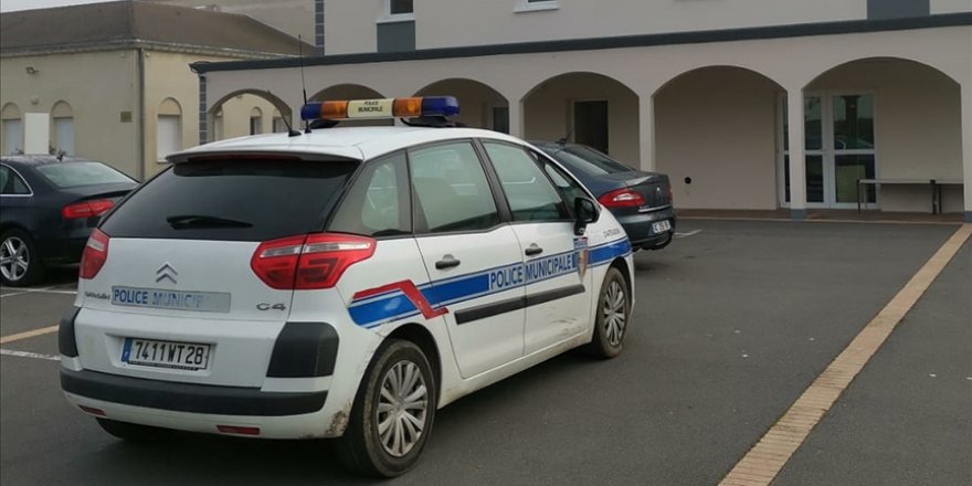 Fransa'da 7 cami ve dernek daha kapatılacak