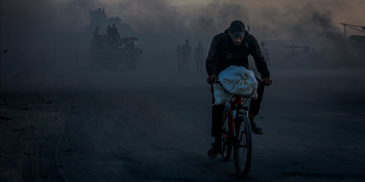 Gazzeli babalar, çocuklarının karnını doyurabilmek için ölümü göze alıyor