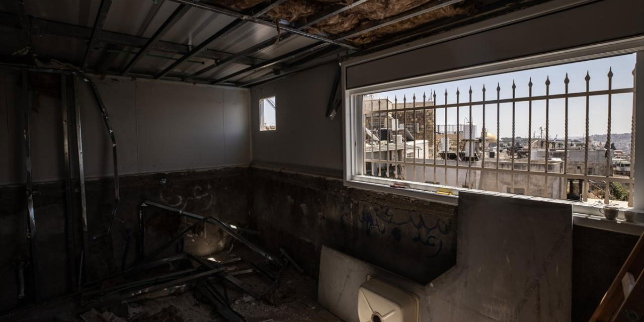 İşgalci İsrail, Filistinlileri evlerini 'kendi elleriyle' yıkmaya zorluyor