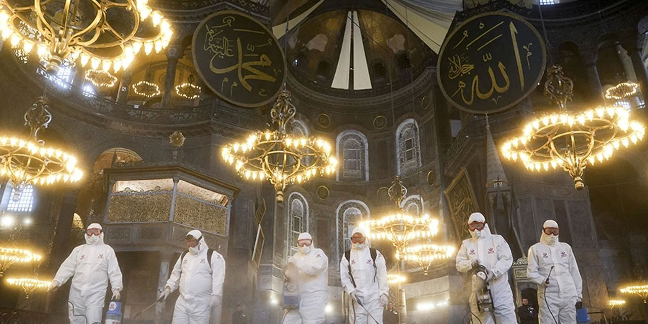 Ayasofya-i Kebir Cami-i Şerifi'nde Ramazan temizliği yapıldı