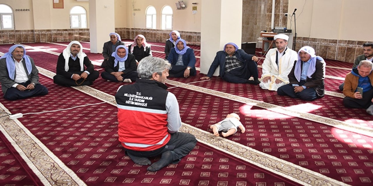 Cami cemaatine acil yardım eğitimi