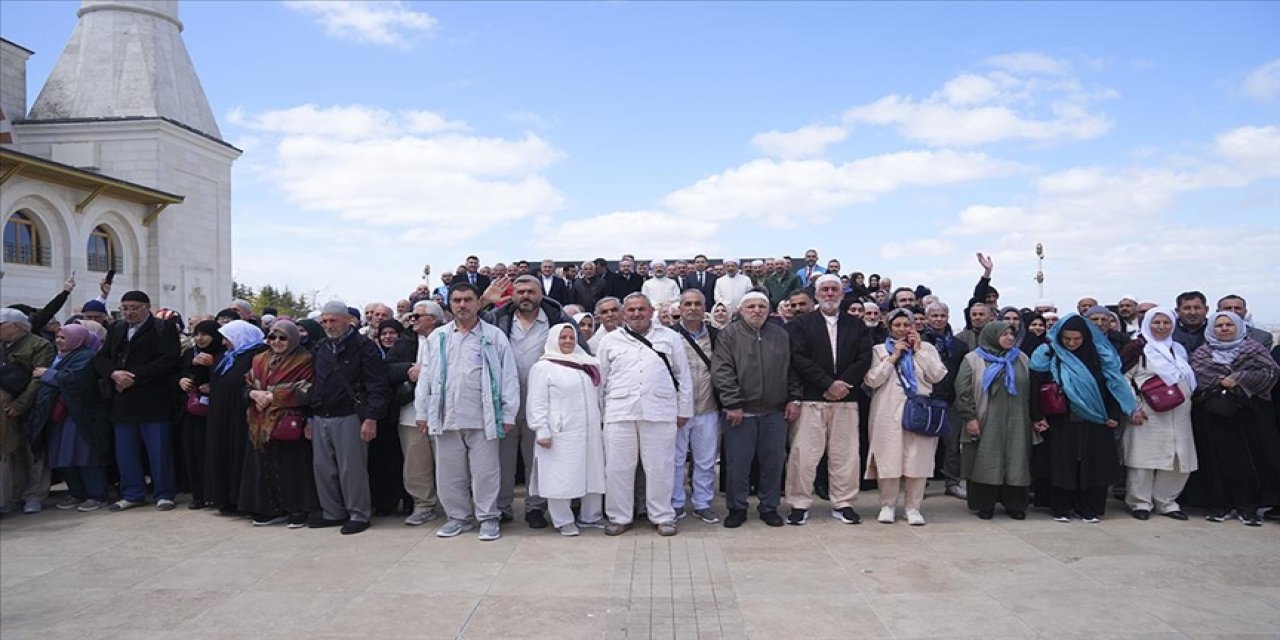 Yılın ilk hac kafilesi kutsal topraklara doğru yola çıktı