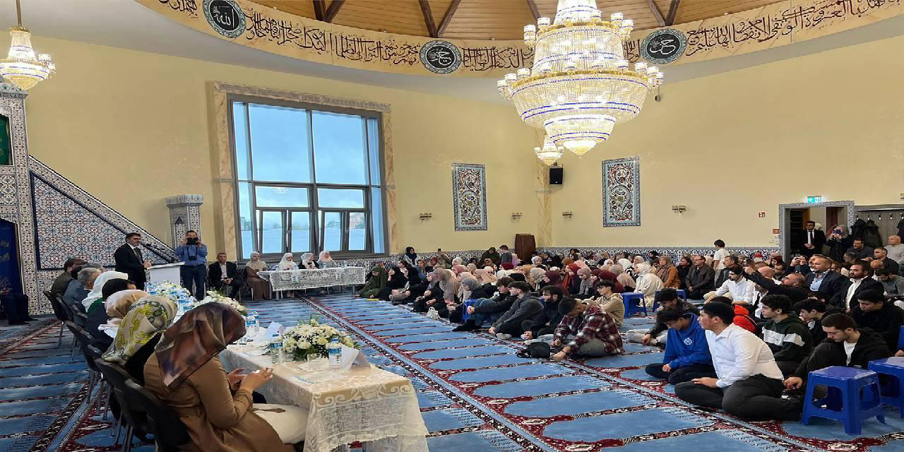 Almanya'da ilk kez 'Açık Öğretim İmam Hatip Lisesi' açıldı