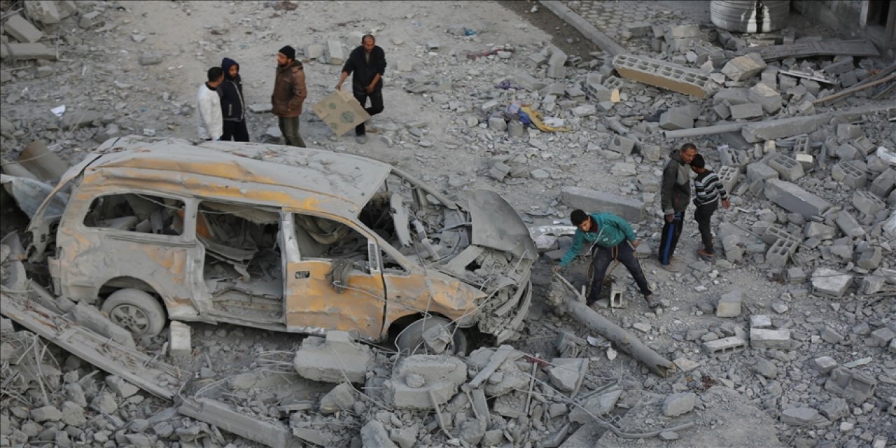 Gazze'de köpekler cesetleri yiyor!