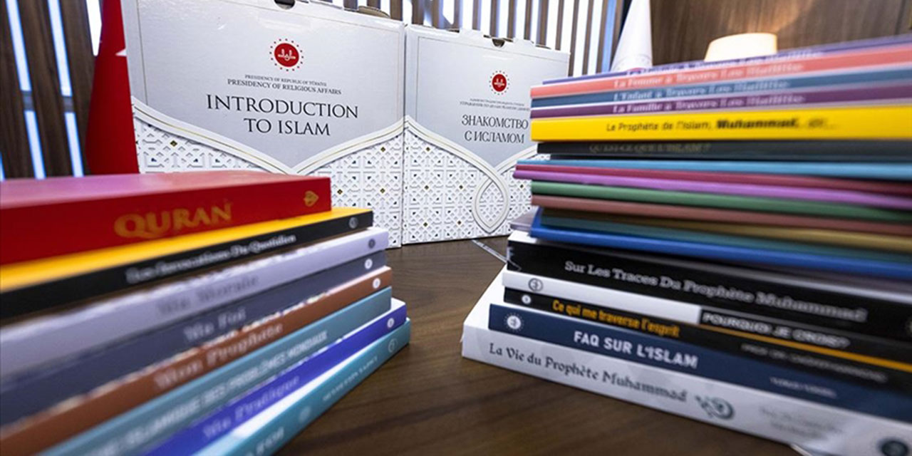 İslamiyet'i seçen veya seçecek olanlar için 4 dilde rehber