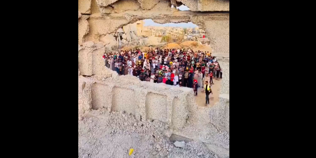 Burası Han Yunus: Yıkım ve katliamlara rağmen Bayram Namazı