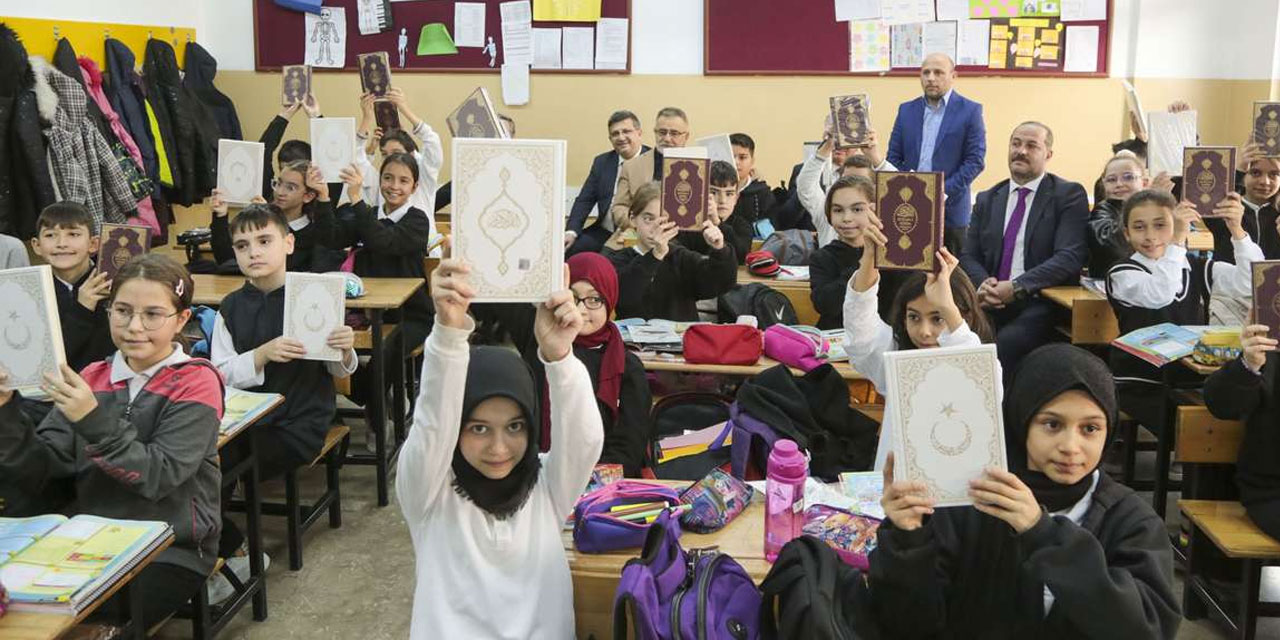 'Kur'an-ı Kerim' dersini seçen öğrencilere Kur'an hediye edilecek