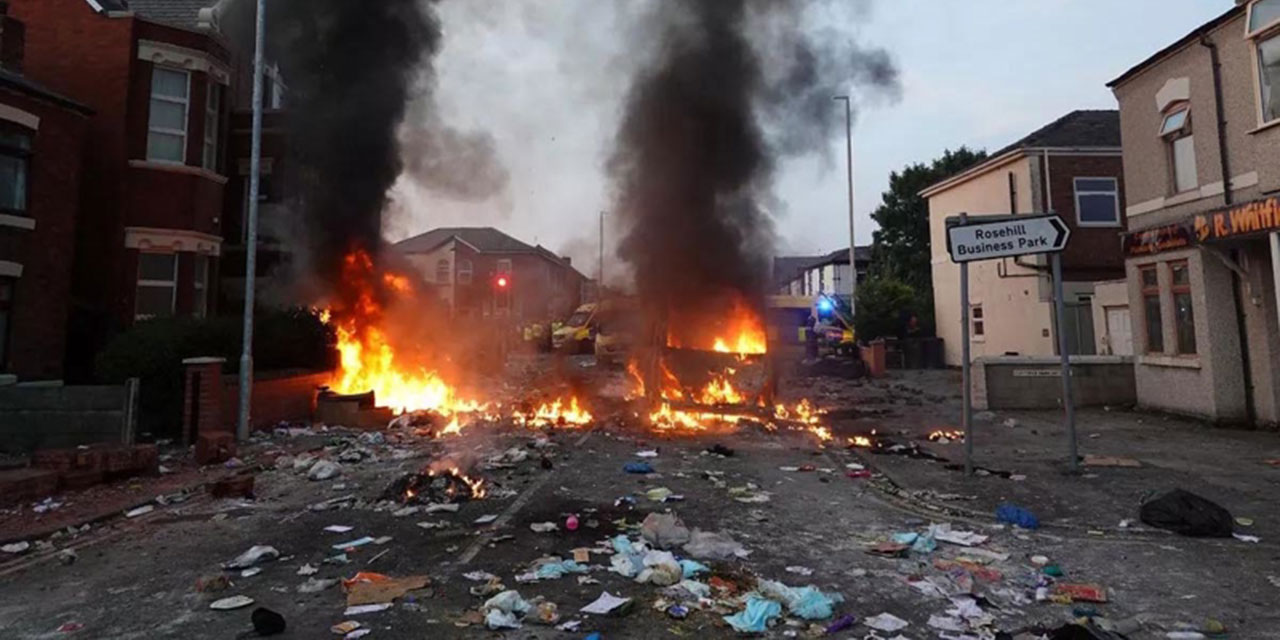 İngiltere'de Müslümanları hedef gösteren provokatör yakalandı