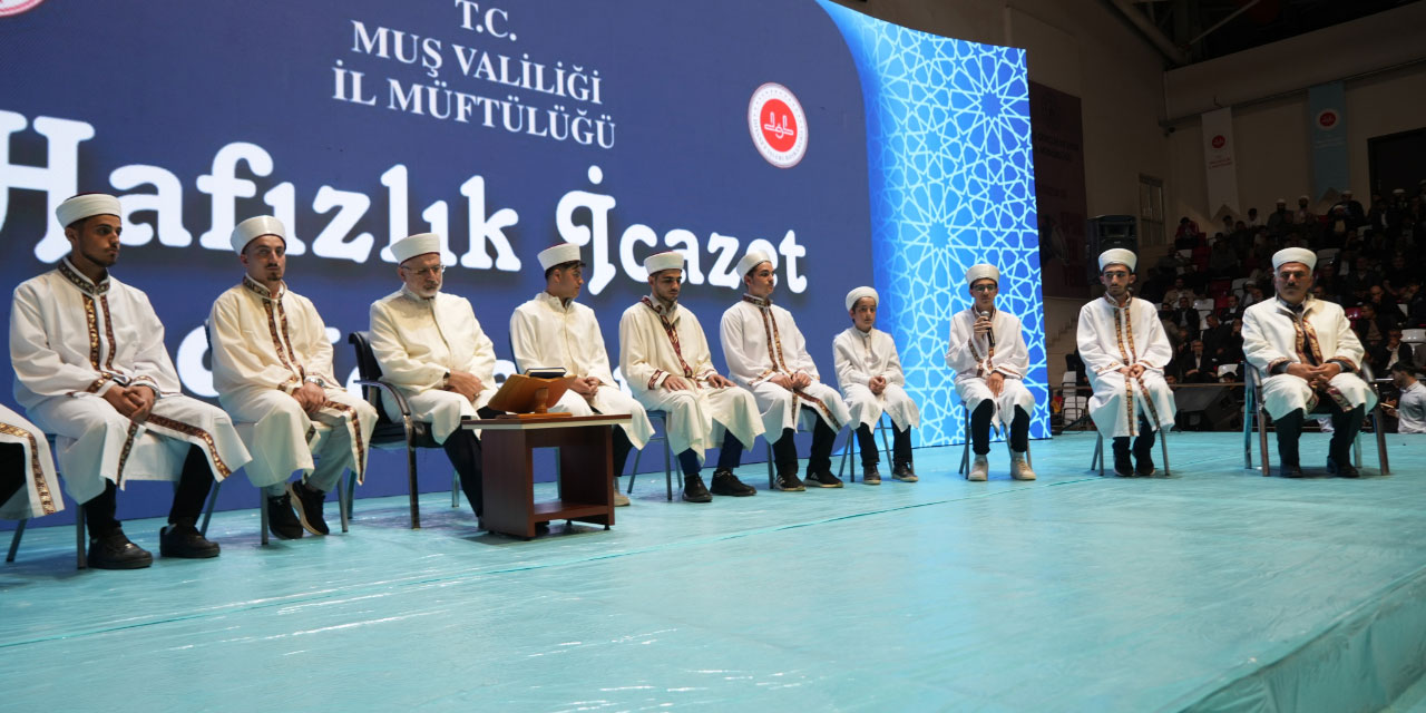 Muş'ta hafızlık eğitimini tamamlayan 300 öğrenci icazet aldı