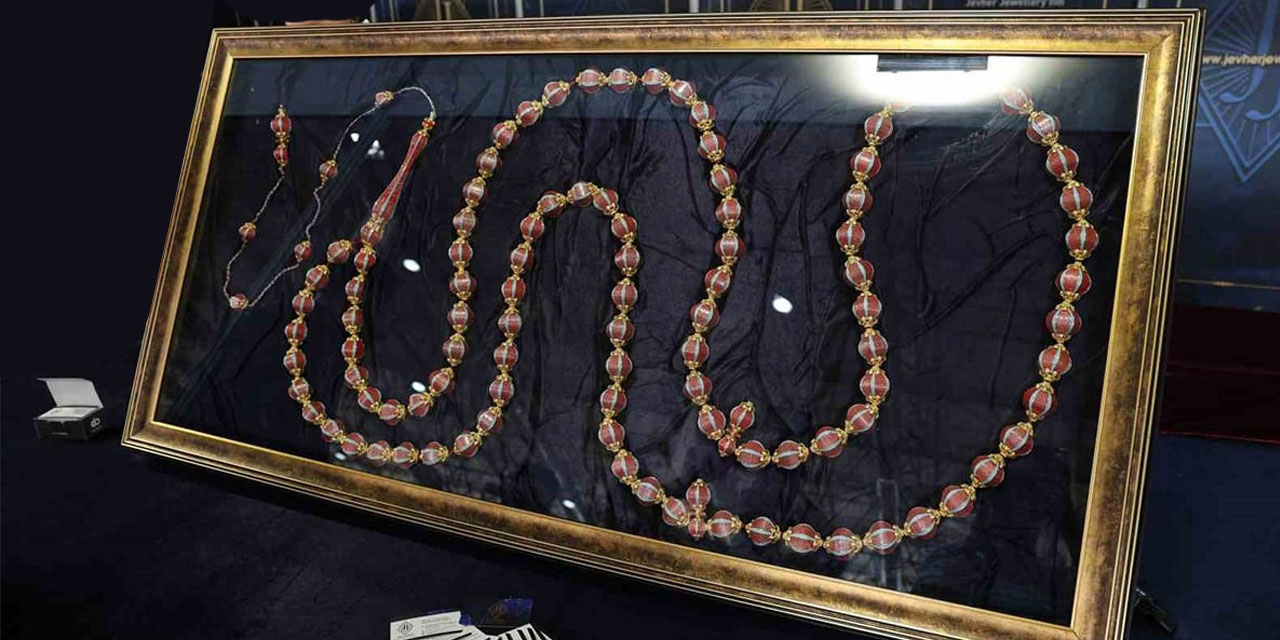 Kur'an-ı Kerim'in 604 sayfasını tespihe nakşettiler