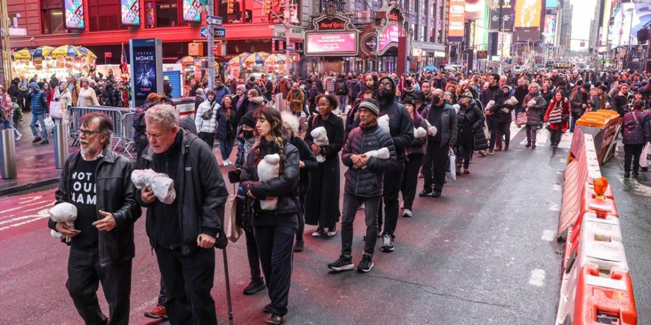 New York'ta Gazze'de öldürülen çocuklar için 'kefenli' protesto düzenlendi