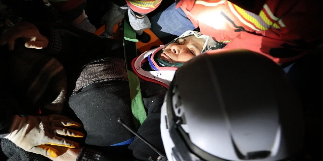 Şükürler olsun! 122 saat sonra enkazdan sağ kurtuldular