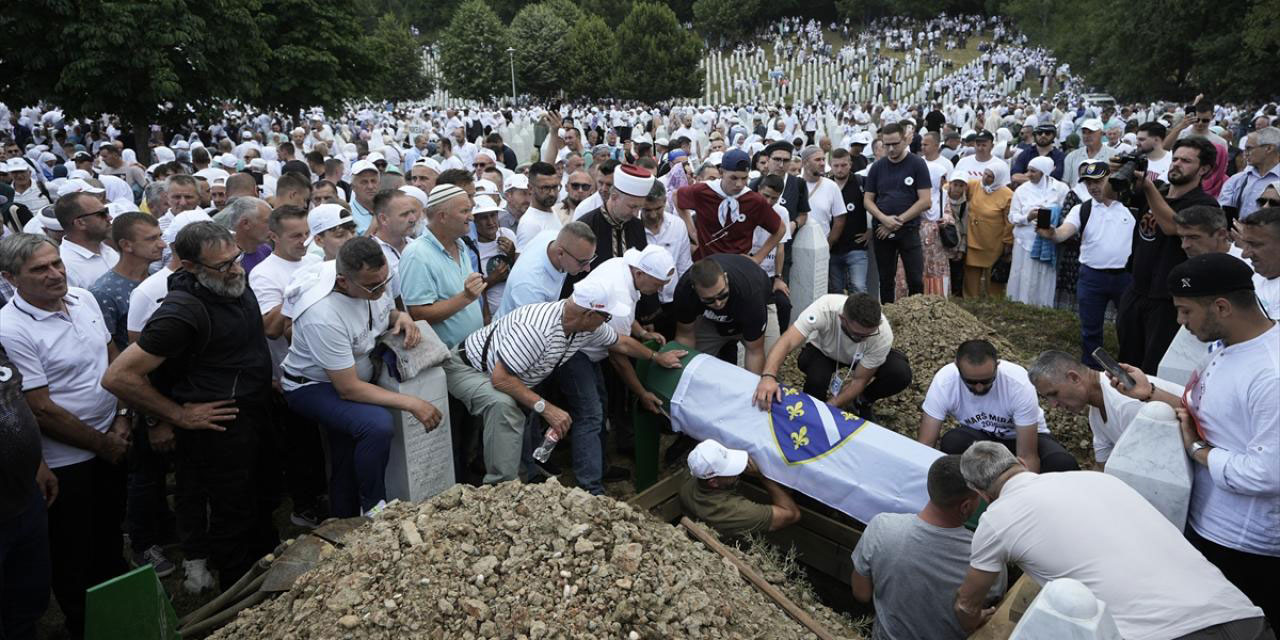 Srebrenitsa Soykırımı'nın 7 kurbanı daha defnedildi