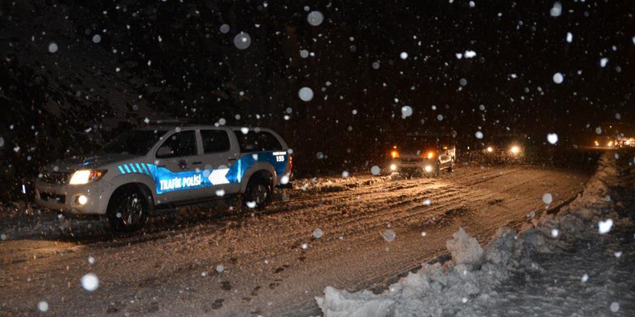 Antalya'ya bahar ayında kar yağdırıldı