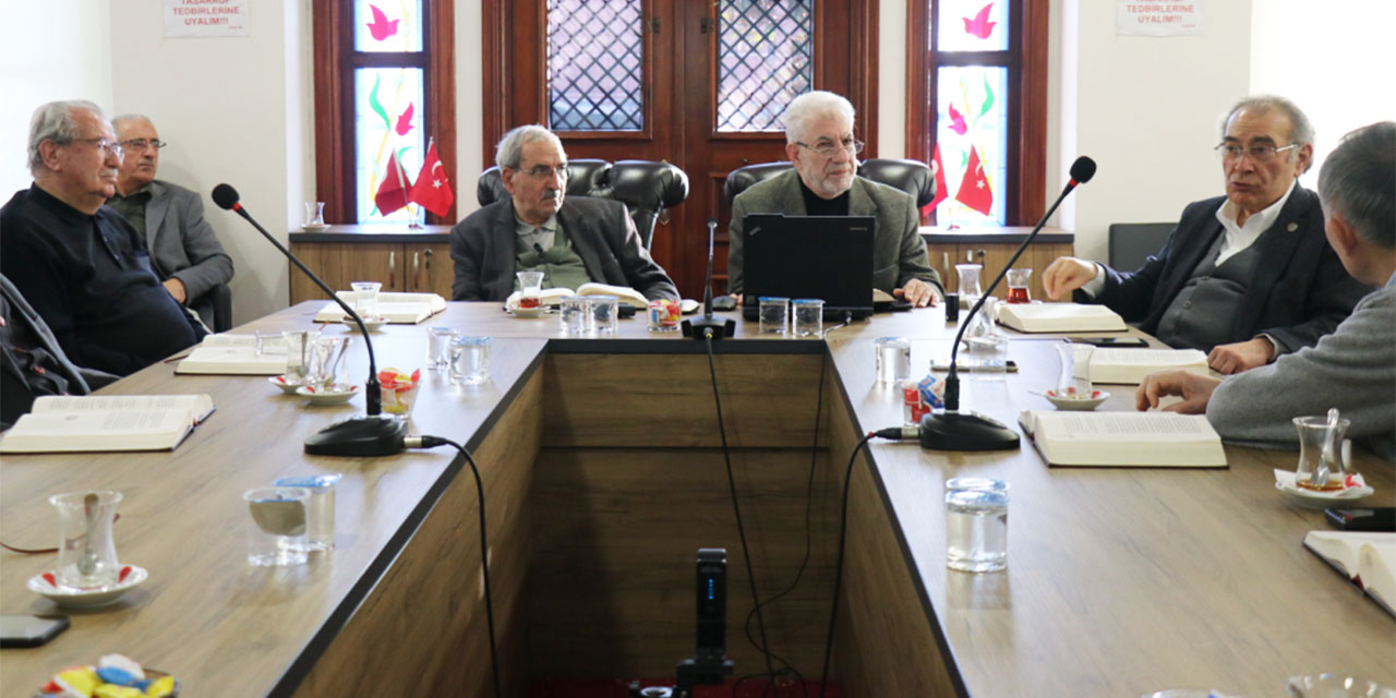 Tarhan, 'kader'i bilgisayardaki futbol oyunu ile anlattı