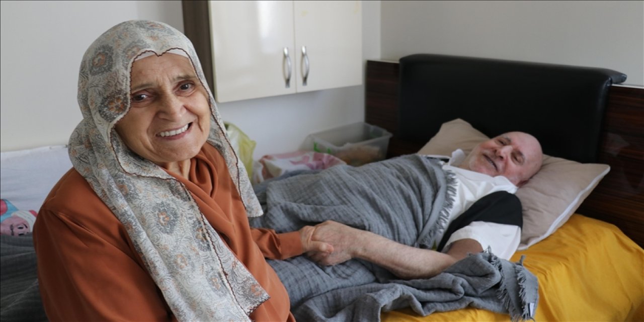 Vücudunun sağ tarafı felç olan kocasına 25 yıldır özenle bakıyor: Allah'a çok şükür!