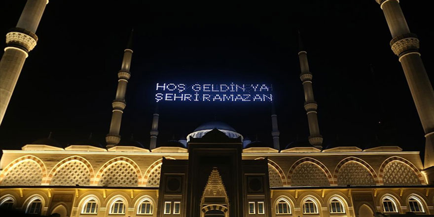 On bir ayın sultanı ramazan başlıyor: İlk teravih ve sahur
