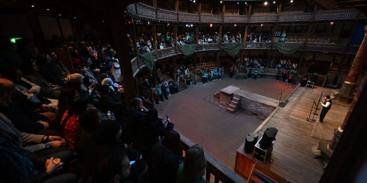 İngiltere'nin Shakespeare tiyatro salonunda iftar düzenlendi