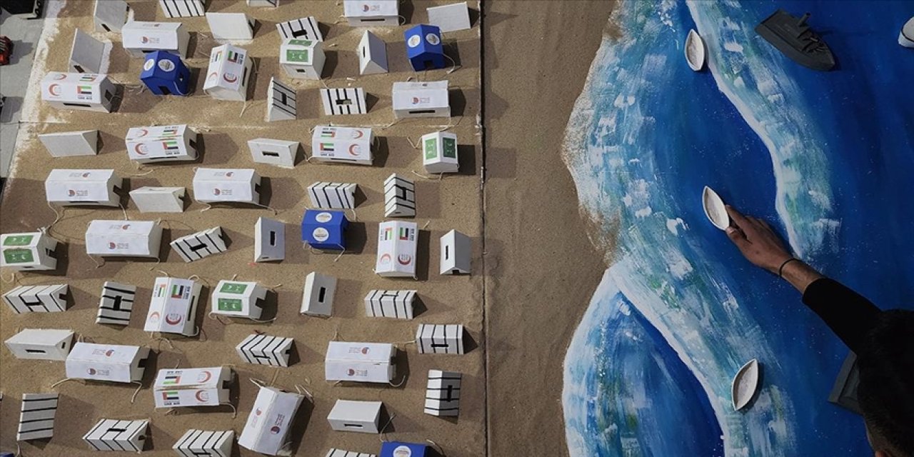 Filistinli gençler, israilin Gazze'de oluşturduğu yıkımı maketlerle canlandırıyor