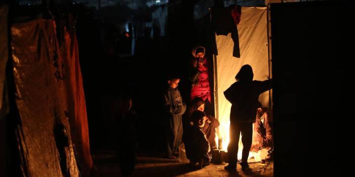 israilin karanlığa gömdüğü Gazze'de günlük yaşam