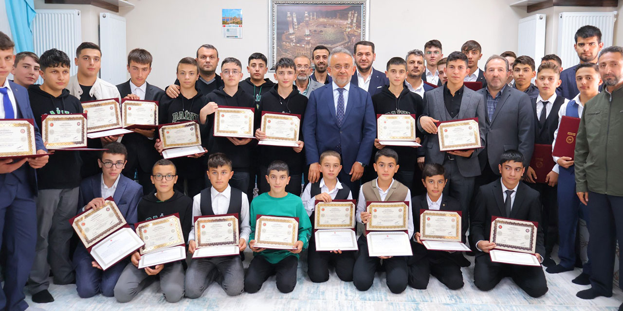 Bayburt'ta 55 hafıza icazet verildi