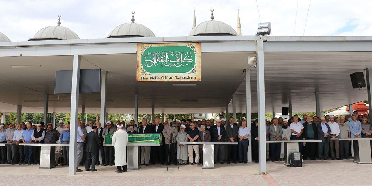 Âlim ve Kanaat Önderi Feyyaz Yaşar Hoca ebedi aleme uğurlandı