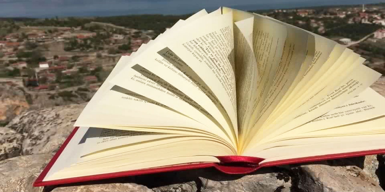 Bu Kur'ânî cevherleri görünüz, istifade ediniz, muhtaçlara göstermeye vasıta olunuz