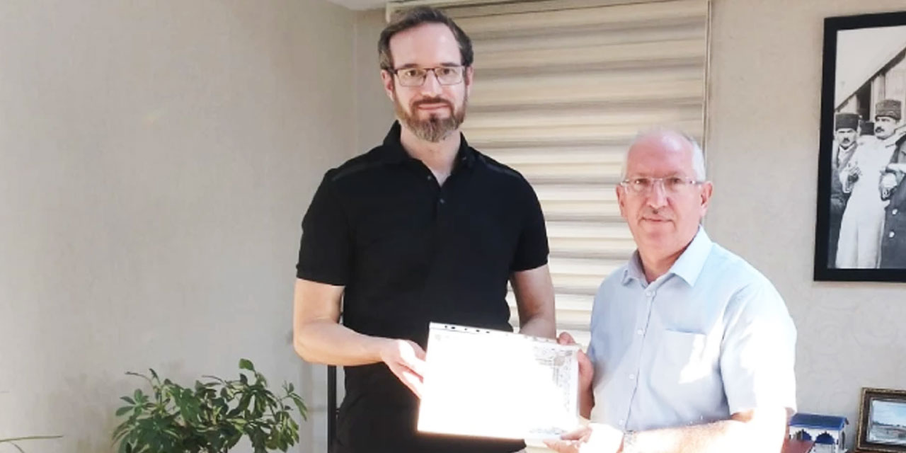 Alman fizyoterapist, 'paylaşma ve yardımlaşma' sebebiyle Müslüman oldu