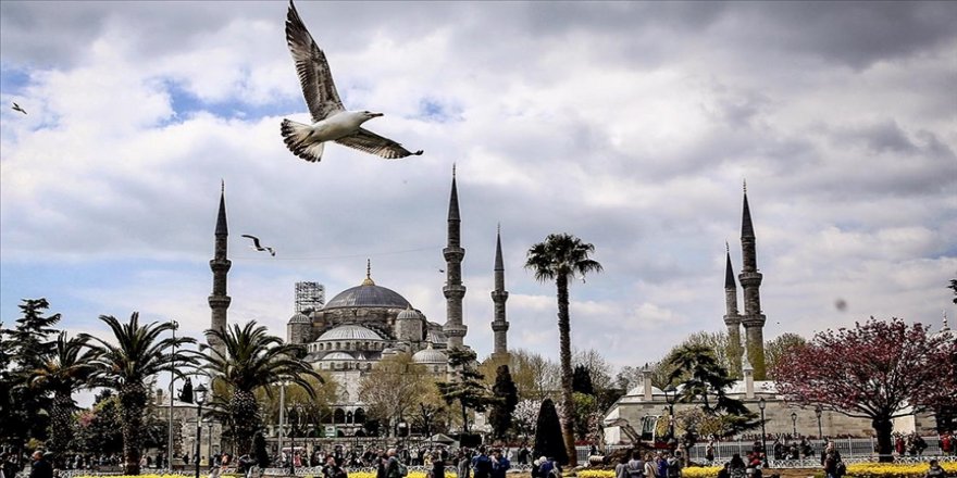 İstanbul'a nisanda gelen turist sayısı 2021'in aynı ayına göre yüzde 133 arttı